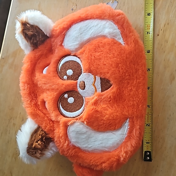 TURNING RED COSMETIC CASE - Picture 9 of 12